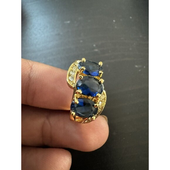 Fine 10K Gold Royal Blue Three-Stone Claw Set Ring – Size 7 - Picture 2 of 8
